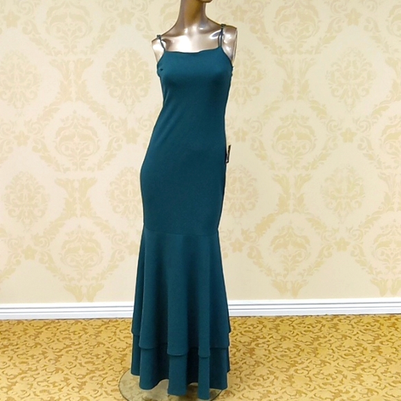 Nwt Lulu's size small prom dress